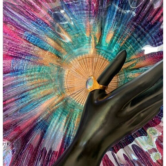 Vintage Gray Oval cabochon set in Hammered Gold Statement ring, Unmarked - Picture 4 of 4